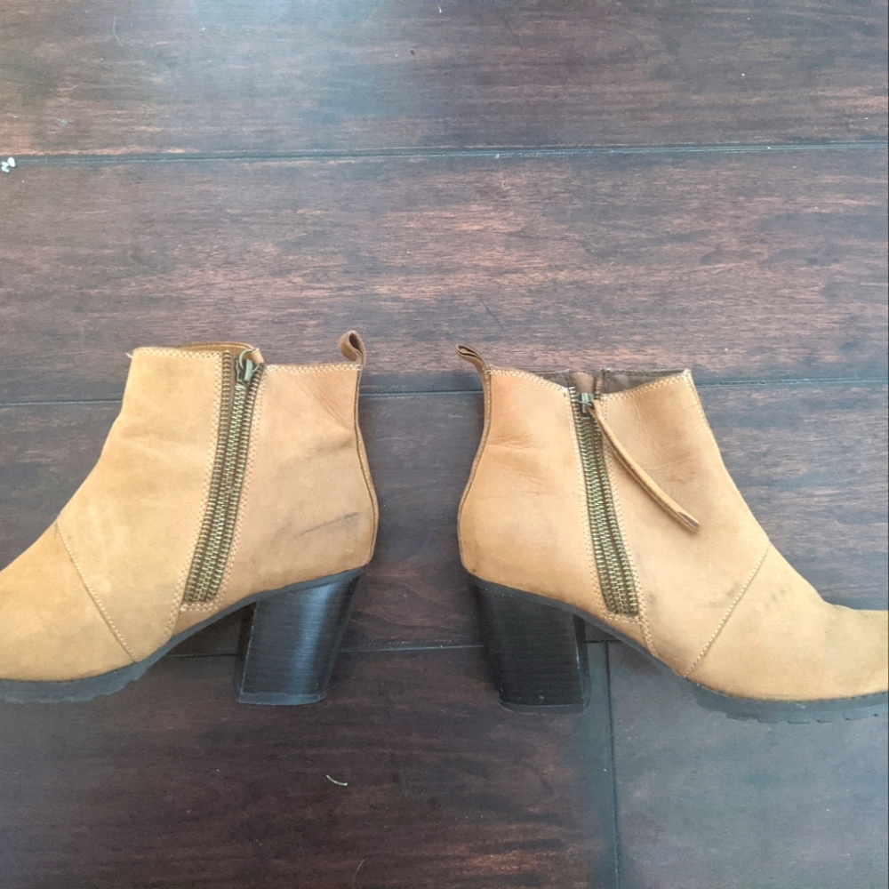 XIT Tan booties